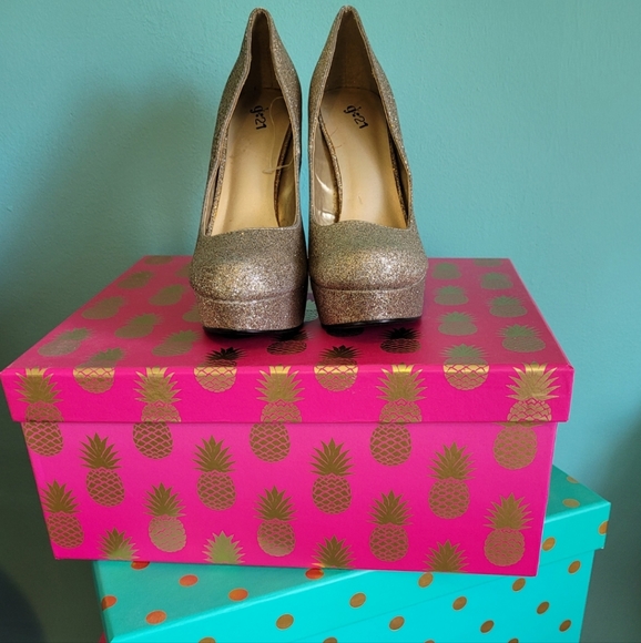 George gold heels 👠 - Picture 6 of 7